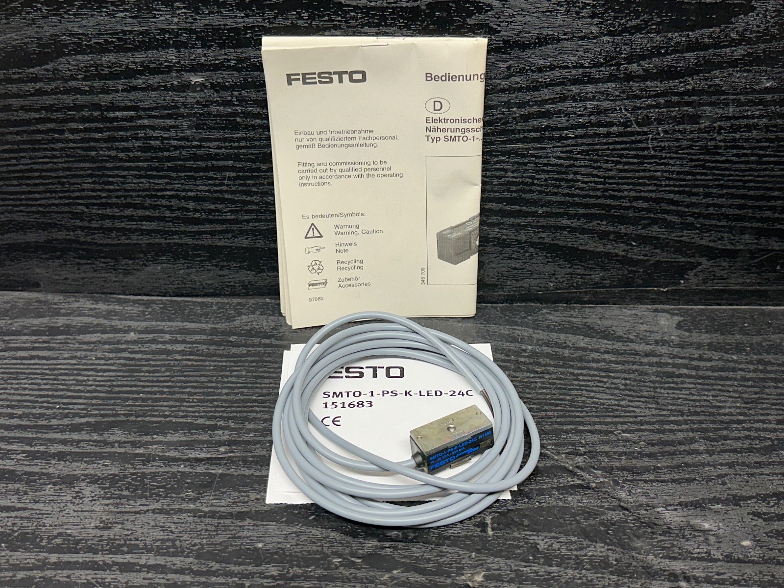 New FESTO SMTO-1-PS-K-LED-24-C 151683 Proximity Sensor PNP 2.5m 3 Core Cable