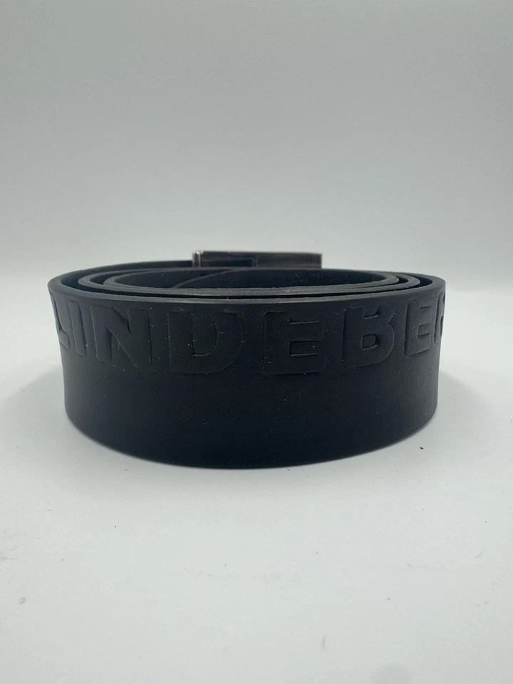 "Cinturón J Lindeberg para hombre talla 32"" cuero negro en relieve logotipo hebilla hecho en Italia" Foto 2 de 4