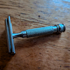Vintage Double Edge Safety Razor. Compact travel razor