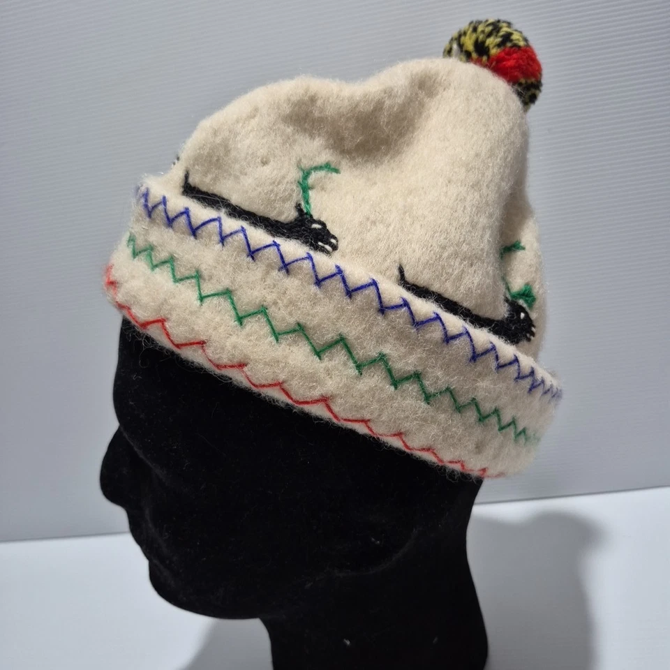 Vintage Indigenous Sami Style White Felted Hat with Reindeer & Zig-Zag Embroider - image 4 of 4