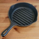 Wagner Ware Sidney -O- 1126 Round Cast Iron Skillet Grill Pan Broiler
