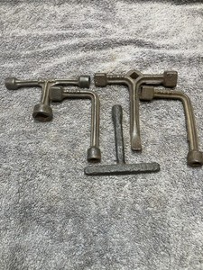 5 Antique Implement Tools IH and Others(560-738-478?or 473 One No #