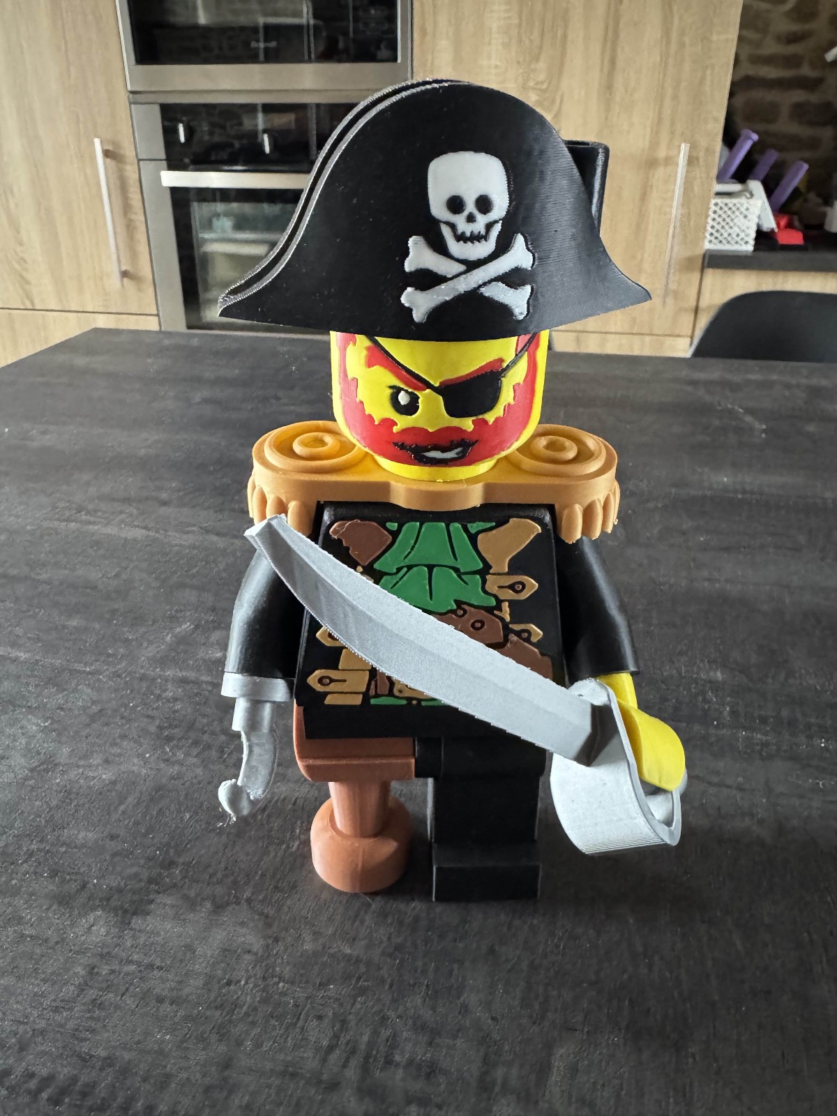 Figurine Pirate Barbe Rouge 22cm - Impression 3D multicolore - Style LEGO