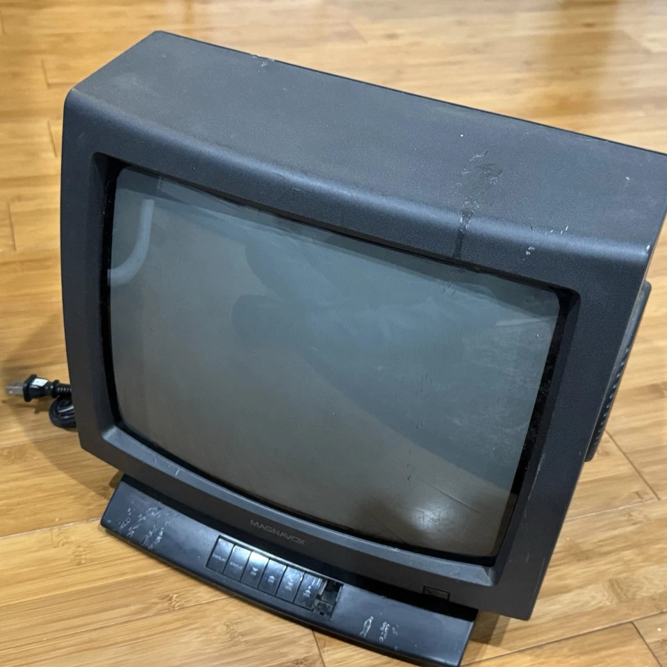 Magnavox 13S402 Old School Retro CRT Gaming Television 13" TV Tested Works READ - Image 3 of 4