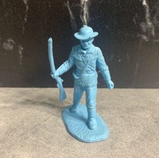 RARE Vintage Marx 3681 Fort Apache Walking with Rifle Blue Plastic Figure