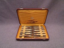 12 couteaux à fromage ou dessert anciens en écrin 