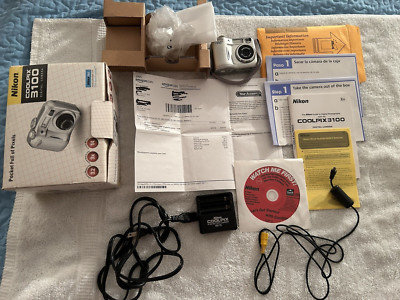 Nikon Coolpix 3100 Silver 14 MP-Digital Camera Complete Powers on