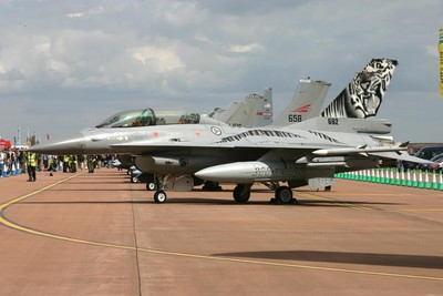 Royal Norwegian Air Force General-Dynamics F-16 692 colour photograph