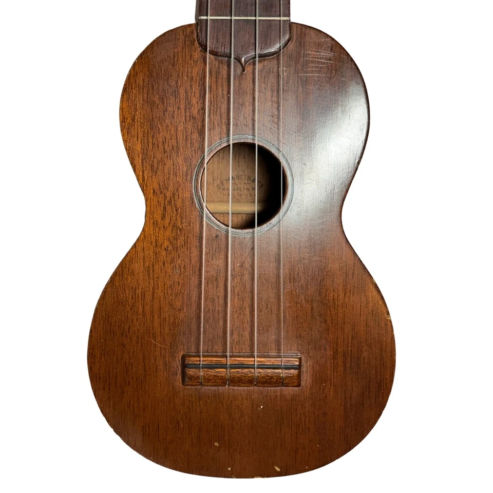 Ukelele Martin And Co. vintage 1960, estuche rígido estilo caoba O Plus Foto 2 de 4