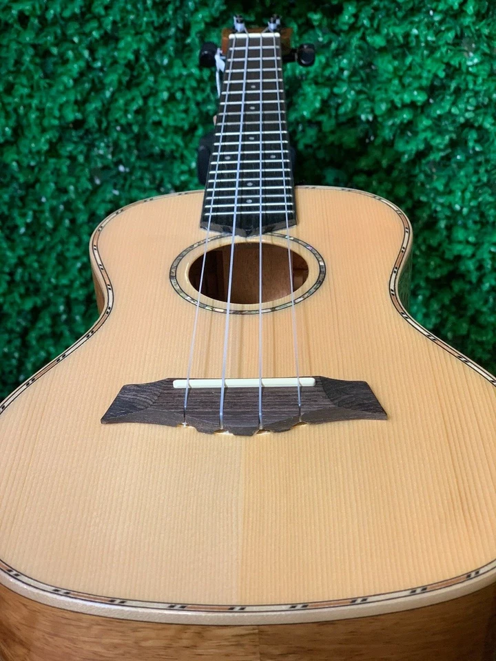 Kamehameha Ukulele KMC-23S Gloss Concert Solid Top Spruce wood & Mango wood - Image 3 of 4