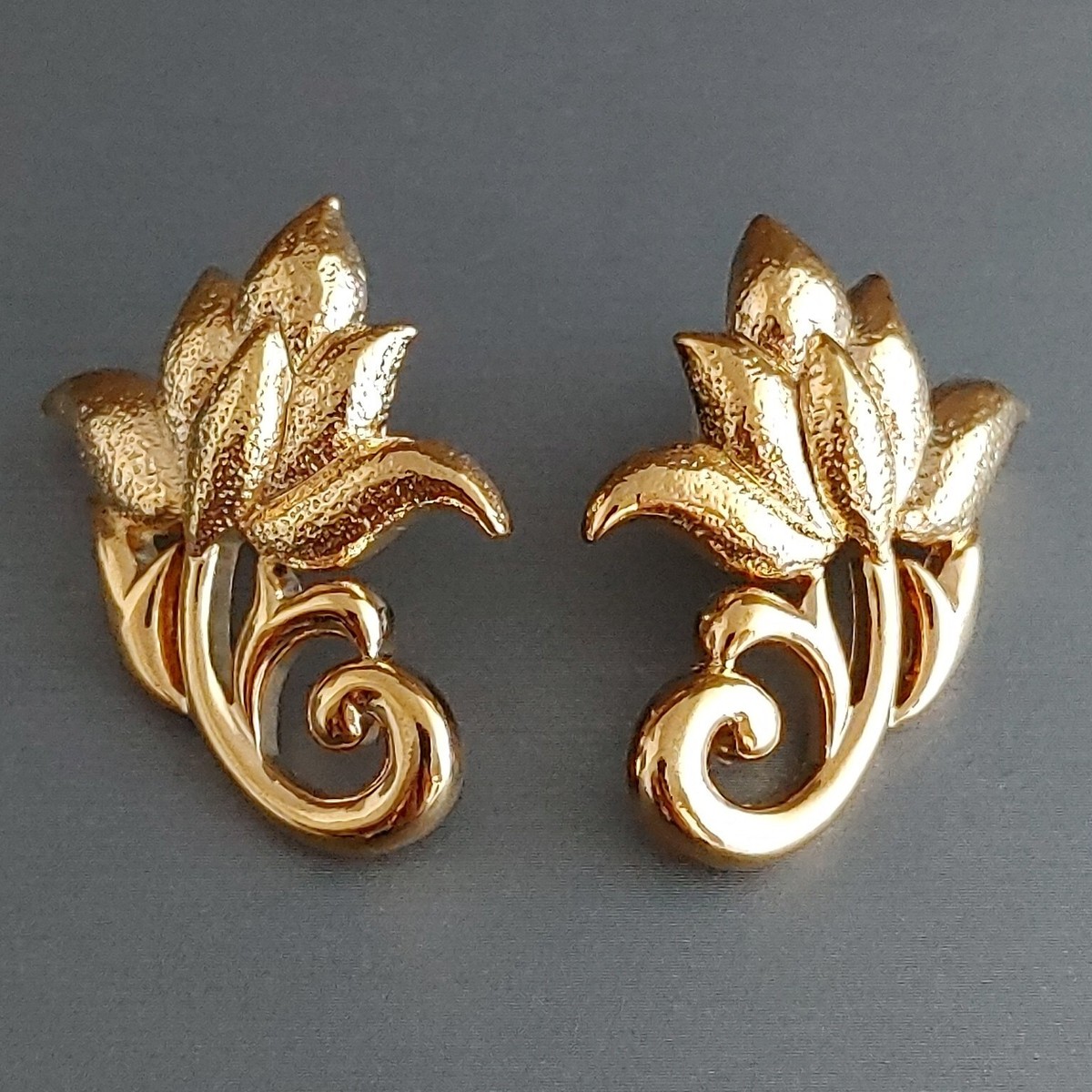 Vintage AVON Floral Trellis Earrings Gold Tone Pierced