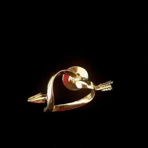 Vintage AVON Love Struck Open Heart with Arrow Anstecknadel Krawattennadel goldfarben