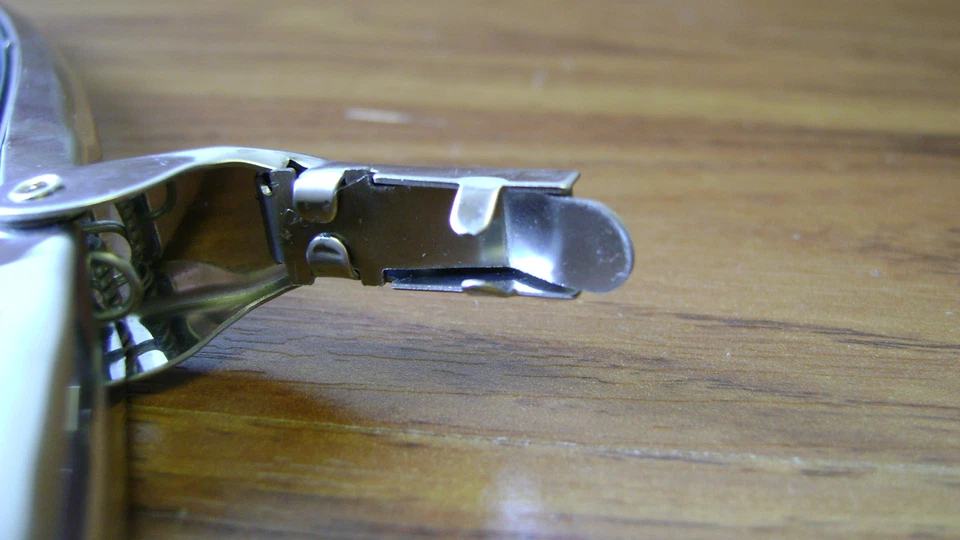 Par de escobillas limpiaparabrisas con soporte de acero inoxidable pulido *En stock* Foto 3 de 4