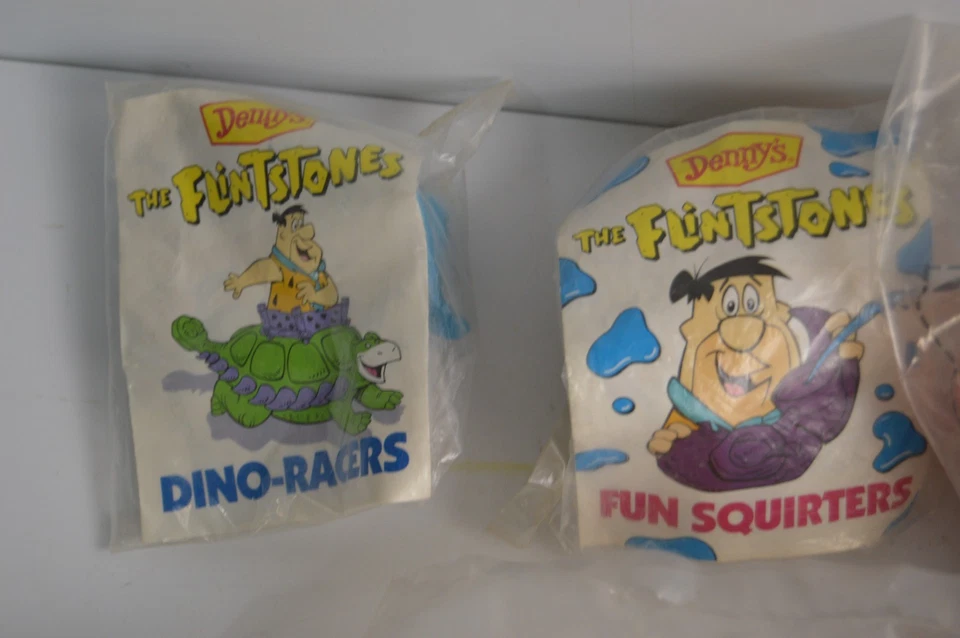 8 Juguetes Happy Meal de Colección Los Picapiedra Dennys Dino-Racers Fred Pebbles Dino Foto 2 de 4
