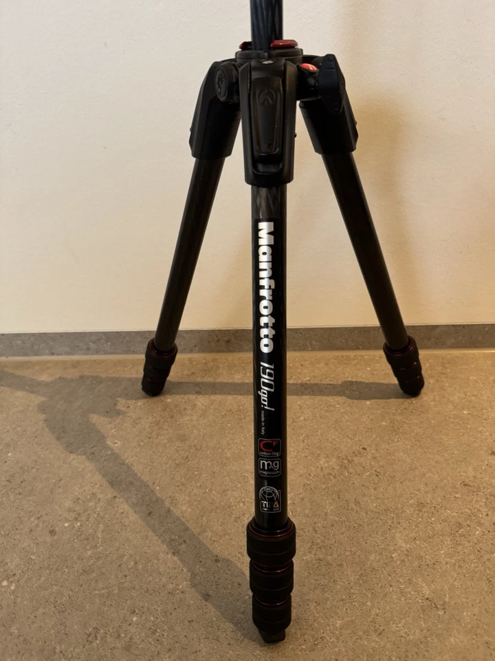 Manfrotto MT190GOC4 190go! Carbon Stativ | Manfrotto Stativ - Bild 2 von 4