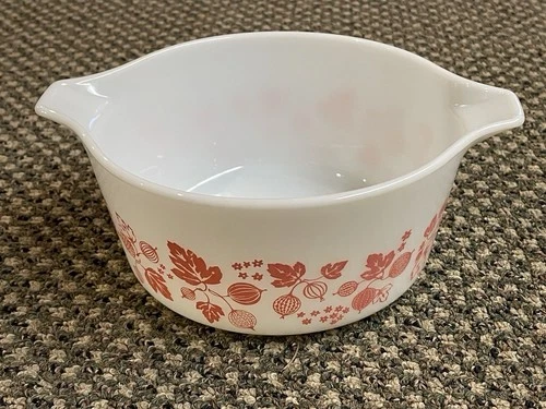 Vintage PYREX WHITE PINK GOOSEBERRY CINDERELLA CASSEROLE DISH #474 B. 1-1/2 QT