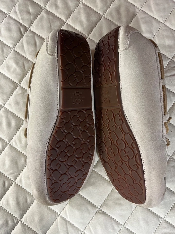 UGG Leather Dakota Moccasins S/N: 5296 White Slip On Slippers Size 6 - Image 3 of 4