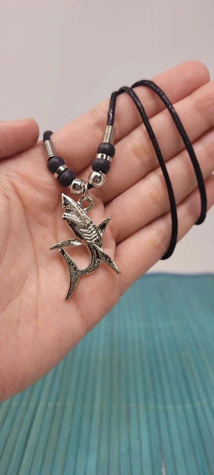 Collar Tiburón Mako Tono Plateado Cordón Negro Unisex Colgante 18" Océano Joyería Foto 2 de 4