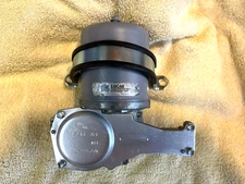 LUCAS 2 SPEED B90 14W WIPER MOTOR AND 105 GEAR MOUNTING BRACKET MGB ROADSTER MGC