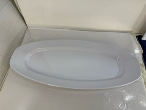 Yanco China CAT-5022 Catering White Melamine 21.5” x 9" Oblong Oval Platter Tray