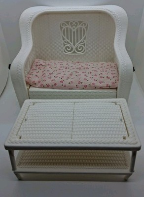 VTG 1985 Barbie Cottage Dream House Furniture White Faux Wicker Couch Table 