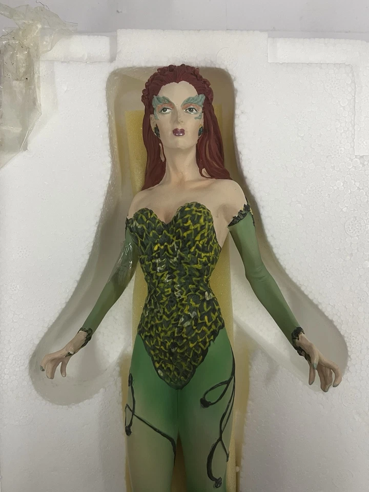 Batman & Robin Película Uma Thurman Hiedra Venenosa Estatua DC Comics 13’ Estatua Dañada Foto 2 de 4