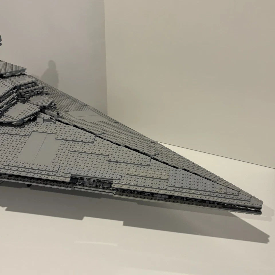 LEGO Star Wars: Imperial Star Destroyer (10030) - image 4 of 4