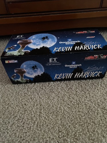Kevin Harvick #29 GM Goodwrench Service/E.T. 2002 Monte Carlo 1:24 Scale - Picture 10 of 11