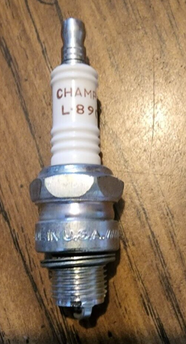 Bujía L-89CM de nuevo de lote antiguo campeón genuino de colección la mayoría de los motores de ciclomotores - Imagen 2 de 5