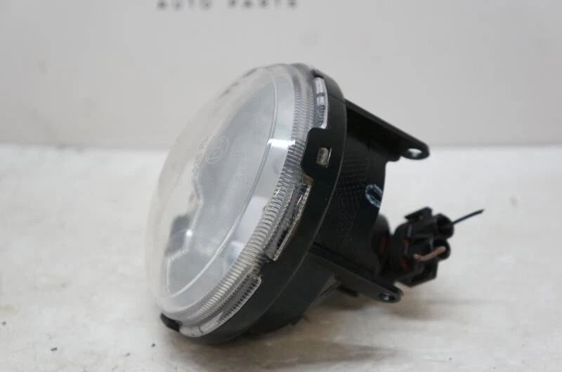 Chevrolet Trax 2015 pasajero delantero derecho luz antiniebla 94551773 OEM Foto 2 de 4