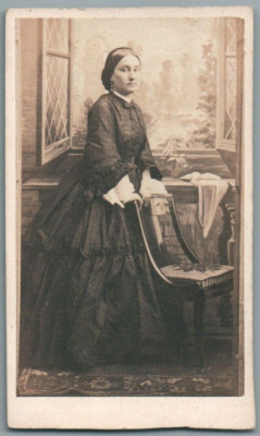 CDV SCHÖNES FOTO FRAU DEKOR TROMPE AUGE GEMALT LANDSCHAFT WOMAN ON BACKDROP 1860er