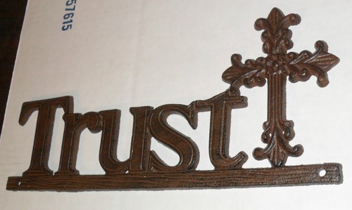 Beautiful cast iron Victorian "TRUST" GOD hanging wall CROSS - Picture 2 of 3