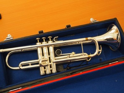 Conn Director 15B Trompete 1968 B-Trompete mit Koffer (Silber)