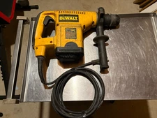 Dewalt DW570 1-1/8" SDS Rotary Hammer Drill 120VAC 8.3A