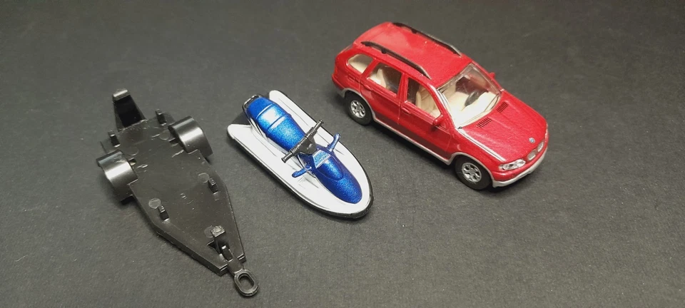 BMW X5 CON CARRELLO E MOTO D'ACQUA - Joy City 1/72 - pressofuso e plastica - L.3 - Immagine 3 di 4