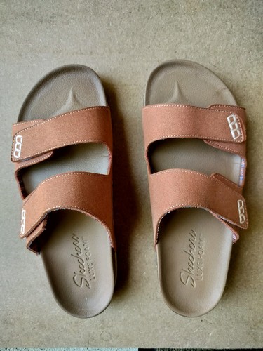 skechers luxe foam sandals Size  8