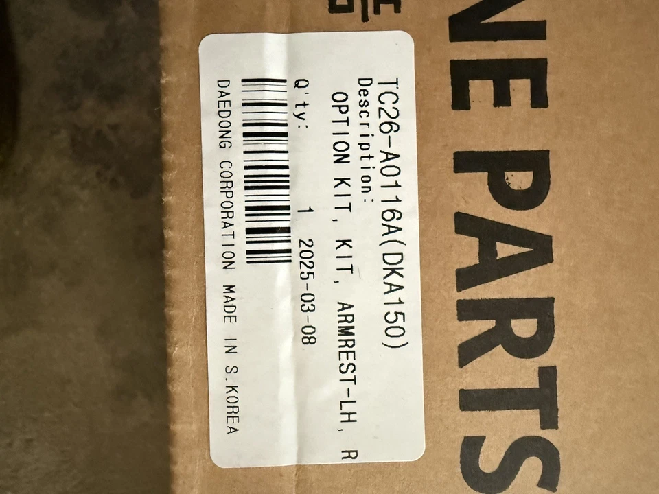 DKA150 - Reposabrazos KIOTI tractor Foto 3 de 3