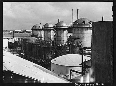 Photo:Oklahoma. Kerosene treaters at the Mid-continent refinery, Tulsa