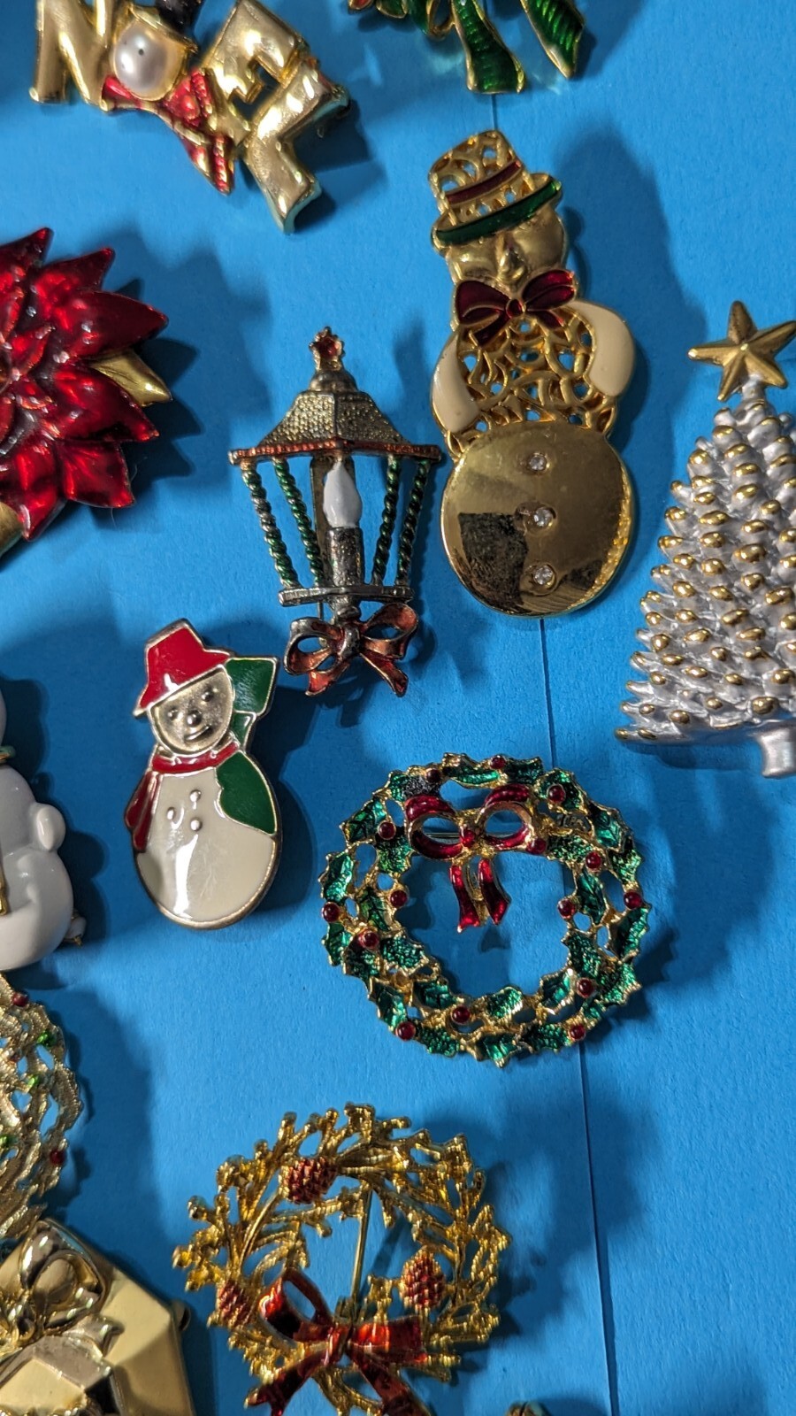 Lot Of Collectible Vintage Christmas Brooches/Pins Santa. Wreaths