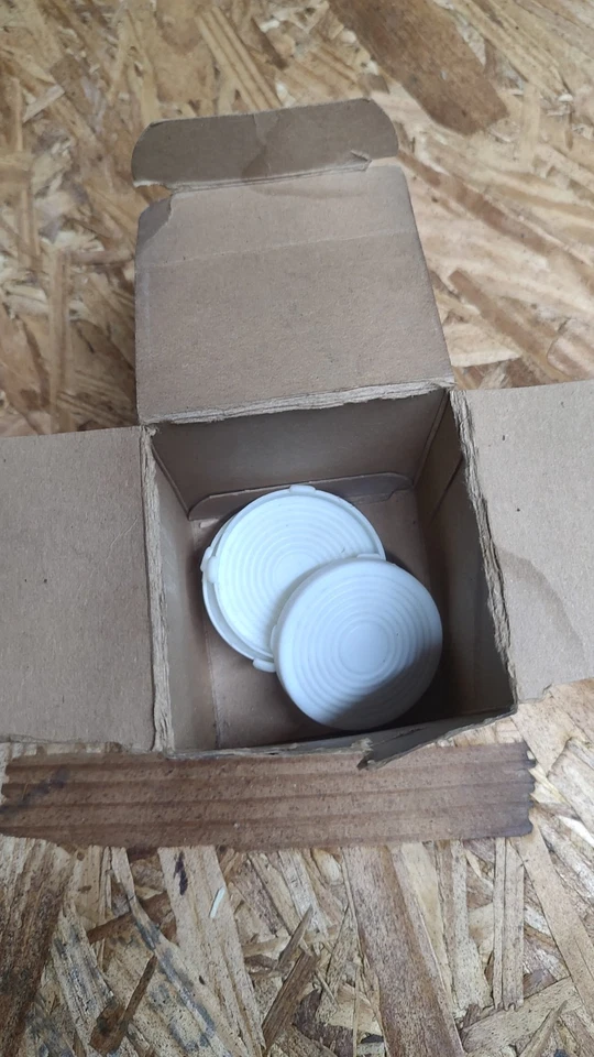 Lente lámpara domo NOS GM 8770219 (cantidad 4) años 70 Buick/Chevy/Olds/Pontiac original Caja GM Foto 3 de 4