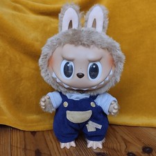 Labubu géant "Time to chill"