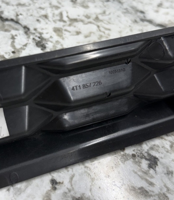 LAMBORGHINI HURACAN UPPER GLOVE BOX DASH TRIM 4T1857226