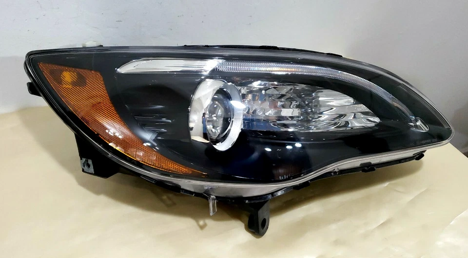 Faro LED halógeno para pasajero derecho Chrysler 200 2012 2013 2014 fabricante original usado #1 Foto 3 de 4