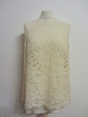 Elegant sleeveless blouse by Dolce & Gabbana in Italy. Size 44 (DE: 40) in Beige