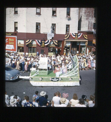 PRETTY LADIES ON EDGERTON, WI PARADE FLOAT 1950's 3D STEREO VIEW PHOTO SLIDE