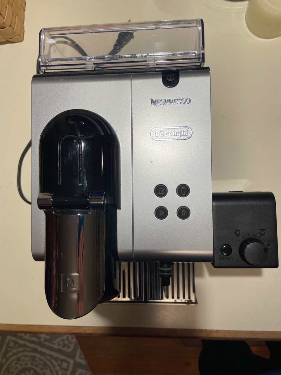 Nespresso DeLonghi Lattissima Plus Coffee Espresso Maker EN520SL SILVER