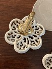 Vintage Trifari White Flower Enamel Clip On Earrings Gold Tone Clips — photo 4