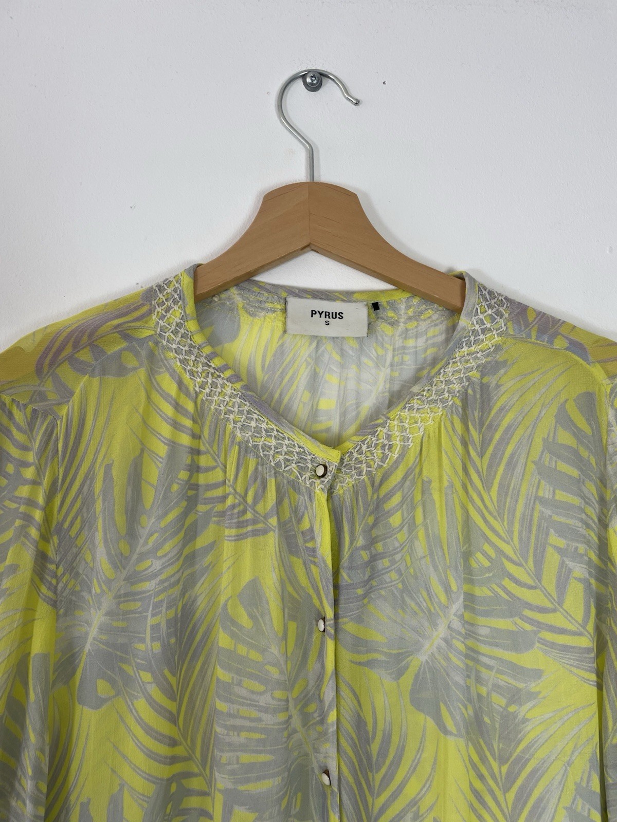 Pyrus Yellow Grey Leaf Patterned Lightweight Cott… - image 4