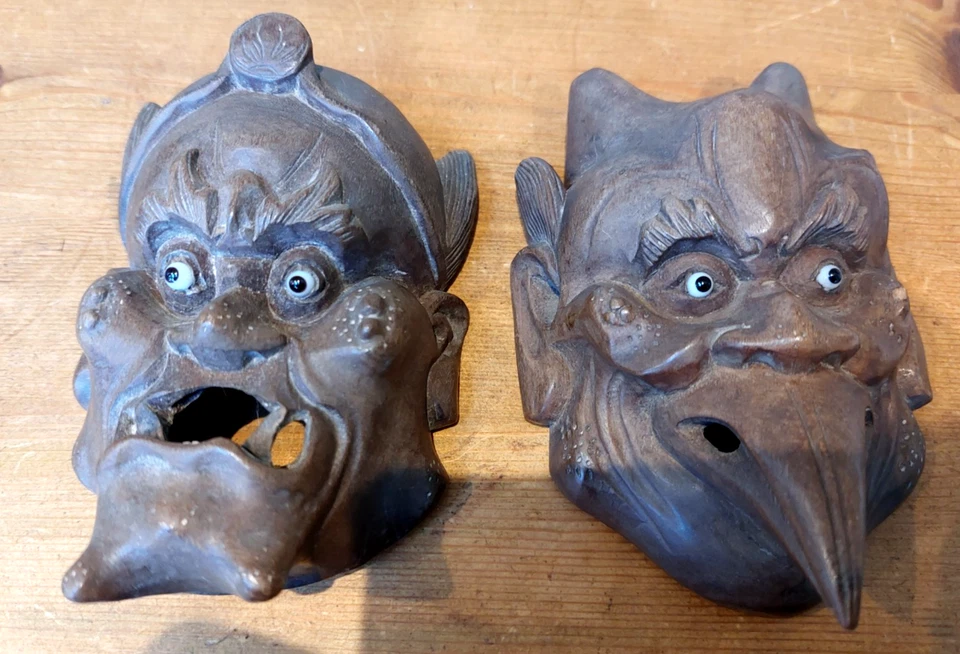 Pair of small Japanese Noh masks, miniature carved demons, gods, ogres - Image 4 of 4