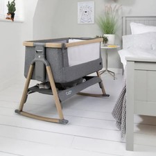 Baby Bedside Crib Bassinet Rocking Sleeper with Mesh Sides Modern Design - Oak
